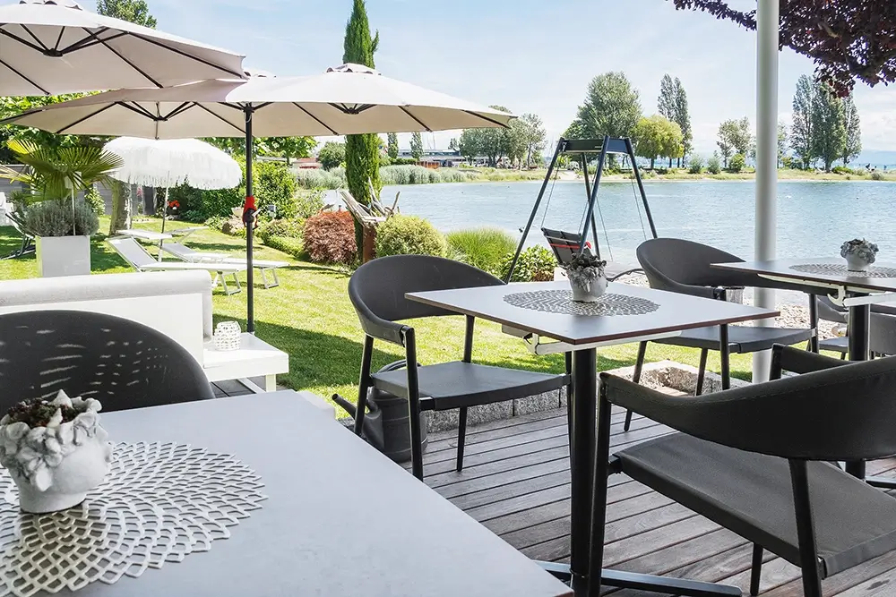 Lounge auf der Hotelterrasse
